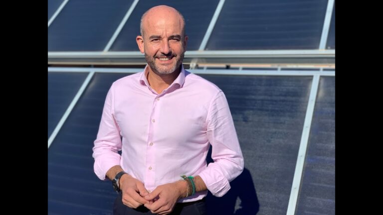 Alternativas Sostenibles de Ahorro Energ&eacute;tico en Comunidades: Placas Solares