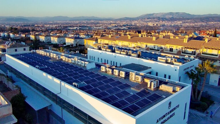 Sostenibilidad Econ&oacute;mica de Placas Solares en Comunidades de Vecinos
