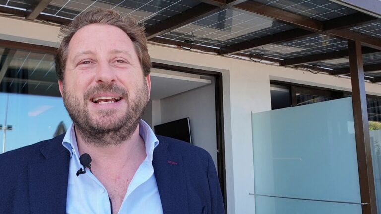 Arquitectura Eco-Friendly: Innovación con Placas Solares